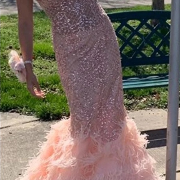 HOMECOMING PROM DRESS - Picture 4 of 11